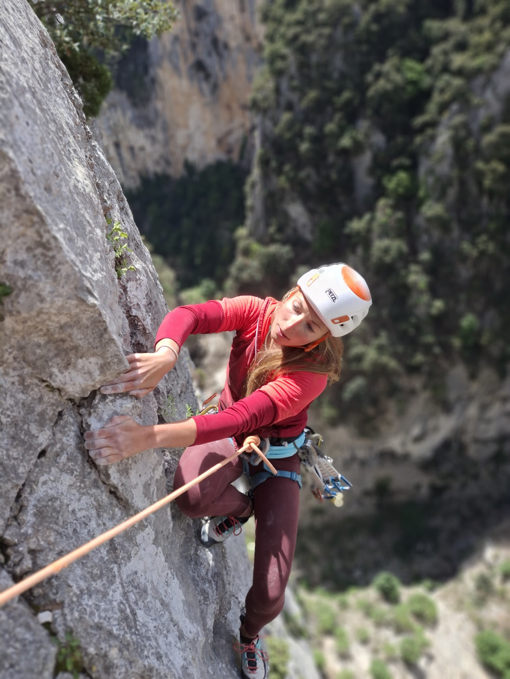 Monitrice d'escalade